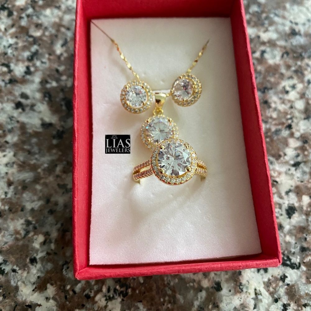 New 18k yellow gold Jewelry Set